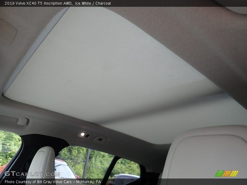 Ice White / Charcoal 2019 Volvo XC40 T5 Inscription AWD