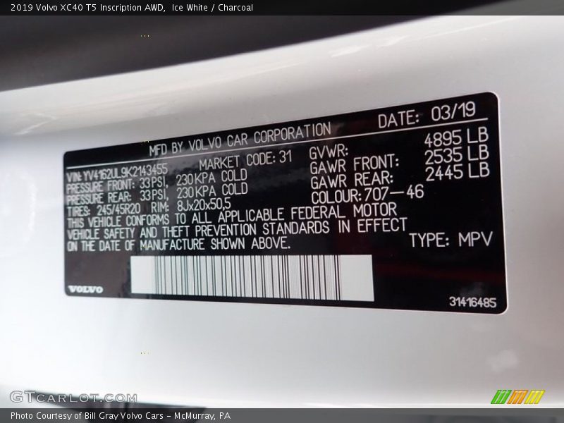 Ice White / Charcoal 2019 Volvo XC40 T5 Inscription AWD