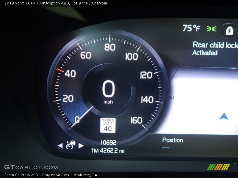 Ice White / Charcoal 2019 Volvo XC40 T5 Inscription AWD