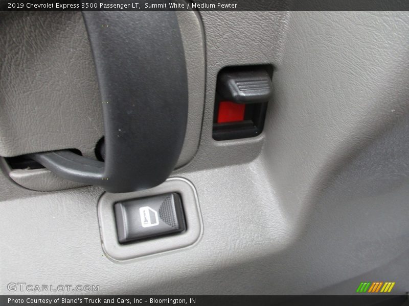 Summit White / Medium Pewter 2019 Chevrolet Express 3500 Passenger LT