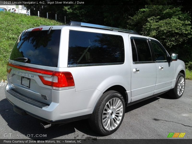  2015 Navigator L 4x2 Ingot Silver Metallic