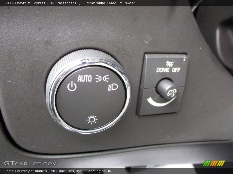 Summit White / Medium Pewter 2019 Chevrolet Express 3500 Passenger LT