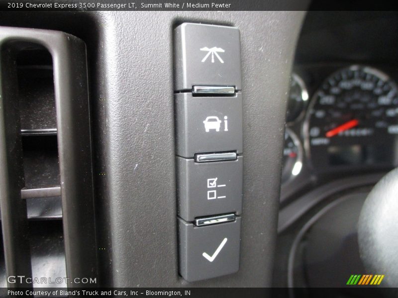 Summit White / Medium Pewter 2019 Chevrolet Express 3500 Passenger LT