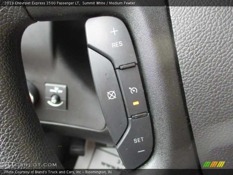 Summit White / Medium Pewter 2019 Chevrolet Express 3500 Passenger LT