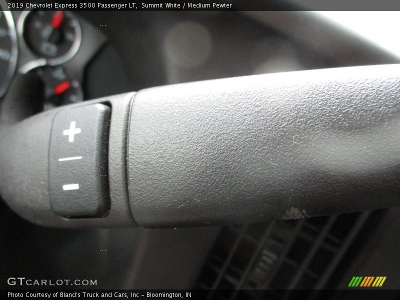 Summit White / Medium Pewter 2019 Chevrolet Express 3500 Passenger LT