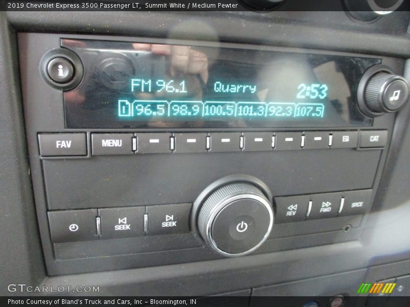 Summit White / Medium Pewter 2019 Chevrolet Express 3500 Passenger LT