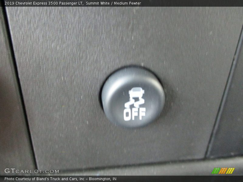 Summit White / Medium Pewter 2019 Chevrolet Express 3500 Passenger LT