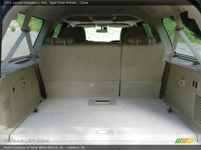  2015 Navigator L 4x2 Trunk