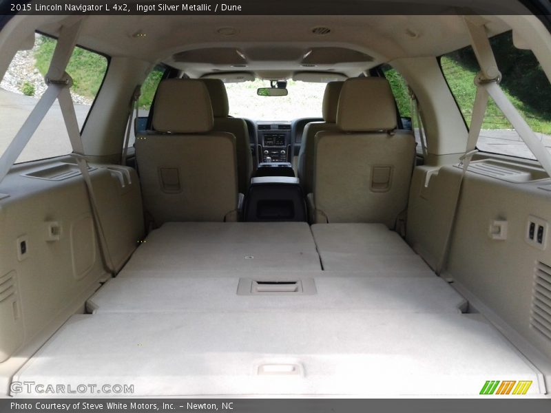  2015 Navigator L 4x2 Trunk