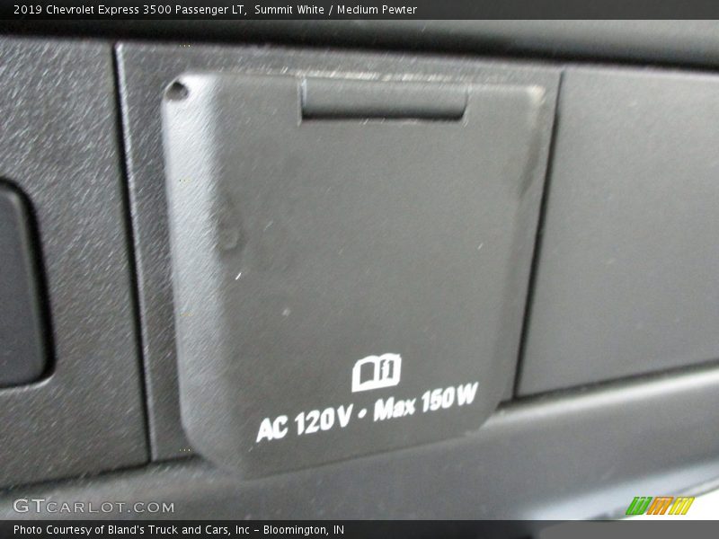 Summit White / Medium Pewter 2019 Chevrolet Express 3500 Passenger LT