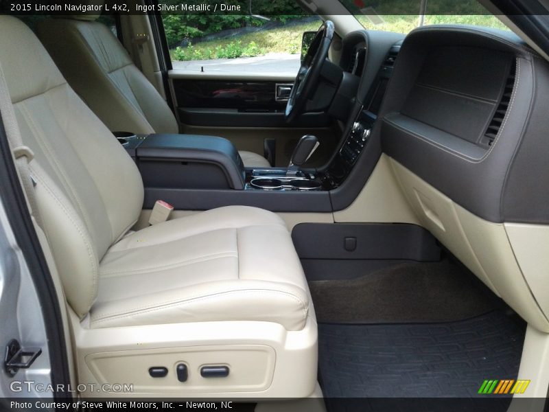 Front Seat of 2015 Navigator L 4x2