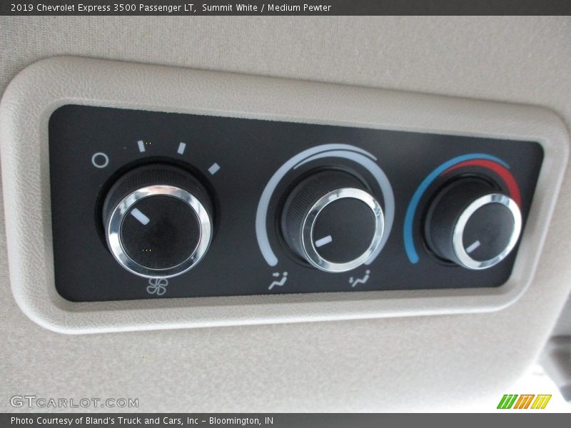 Summit White / Medium Pewter 2019 Chevrolet Express 3500 Passenger LT