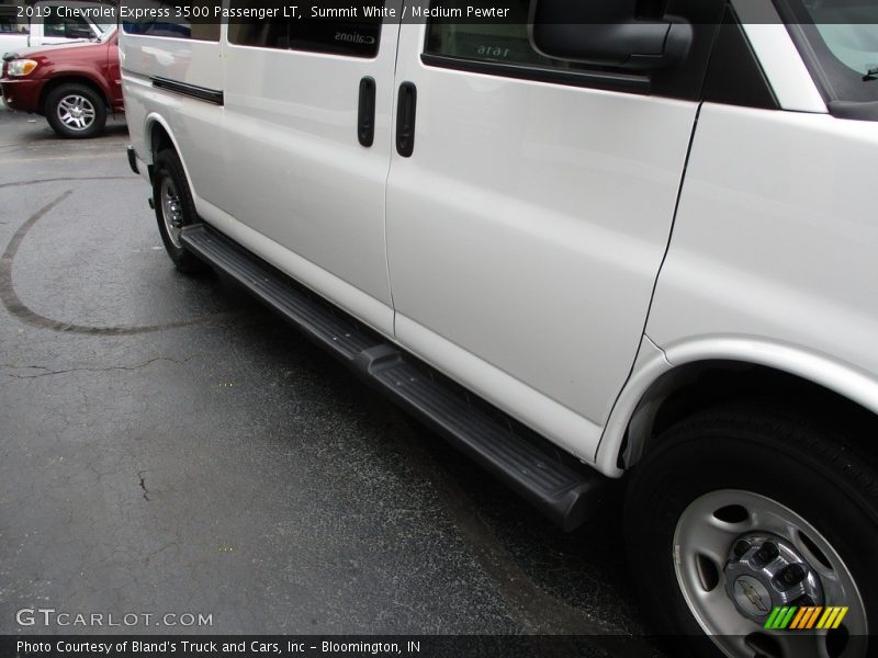 Summit White / Medium Pewter 2019 Chevrolet Express 3500 Passenger LT