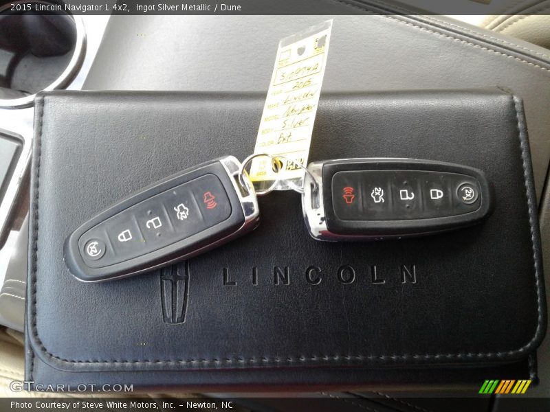 Ingot Silver Metallic / Dune 2015 Lincoln Navigator L 4x2