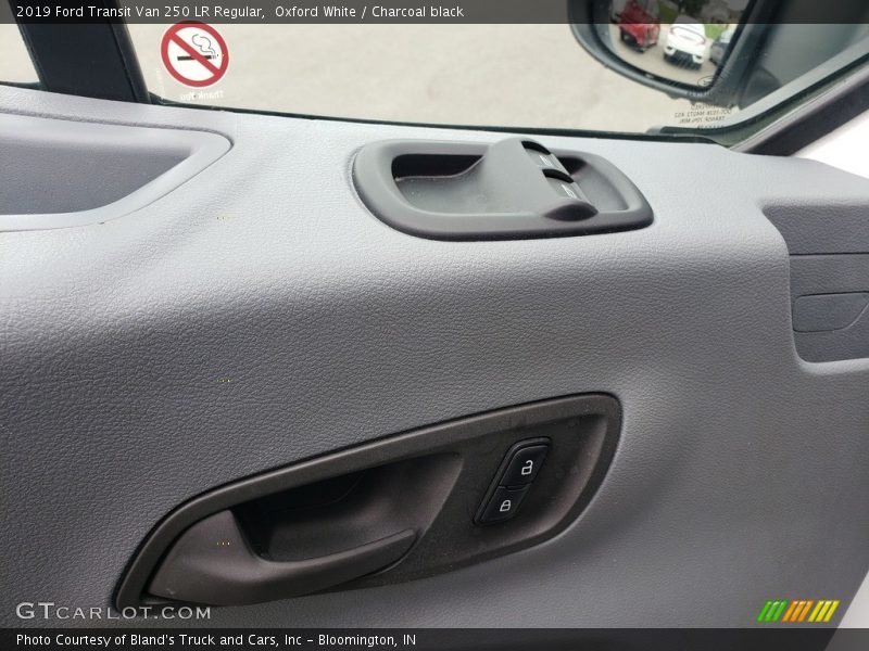 Oxford White / Charcoal black 2019 Ford Transit Van 250 LR Regular