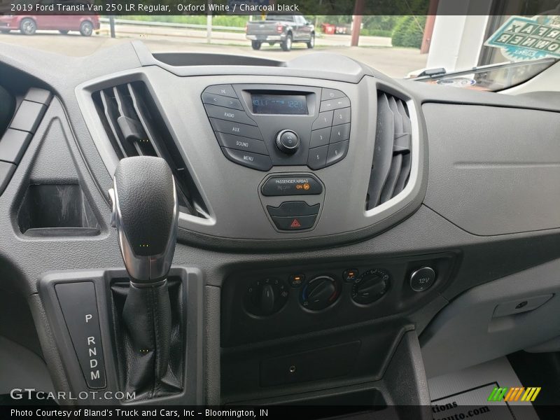 Oxford White / Charcoal black 2019 Ford Transit Van 250 LR Regular