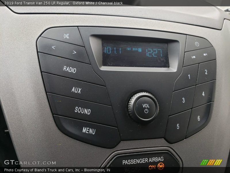 Oxford White / Charcoal black 2019 Ford Transit Van 250 LR Regular