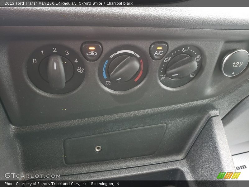 Oxford White / Charcoal black 2019 Ford Transit Van 250 LR Regular