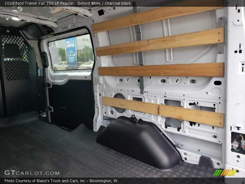 Oxford White / Charcoal black 2019 Ford Transit Van 250 LR Regular