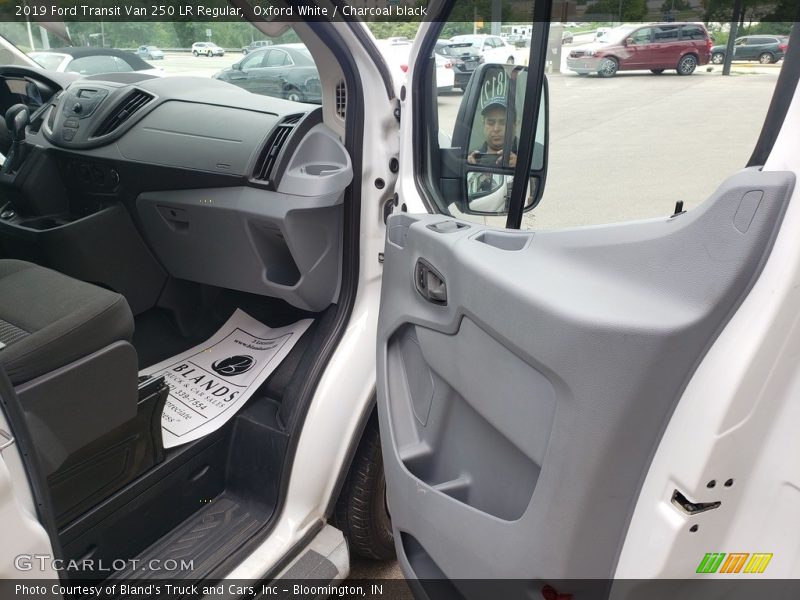 Oxford White / Charcoal black 2019 Ford Transit Van 250 LR Regular