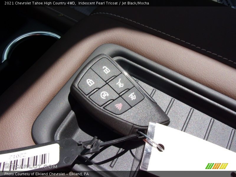 Iridescent Pearl Tricoat / Jet Black/Mocha 2021 Chevrolet Tahoe High Country 4WD