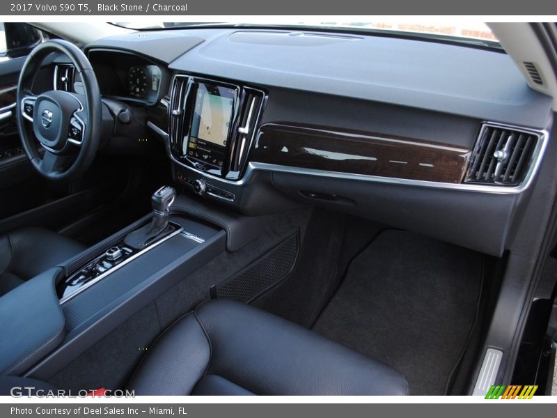 Dashboard of 2017 S90 T5
