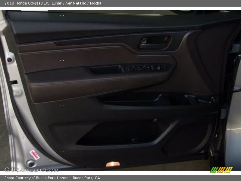 Lunar Silver Metallic / Mocha 2018 Honda Odyssey EX