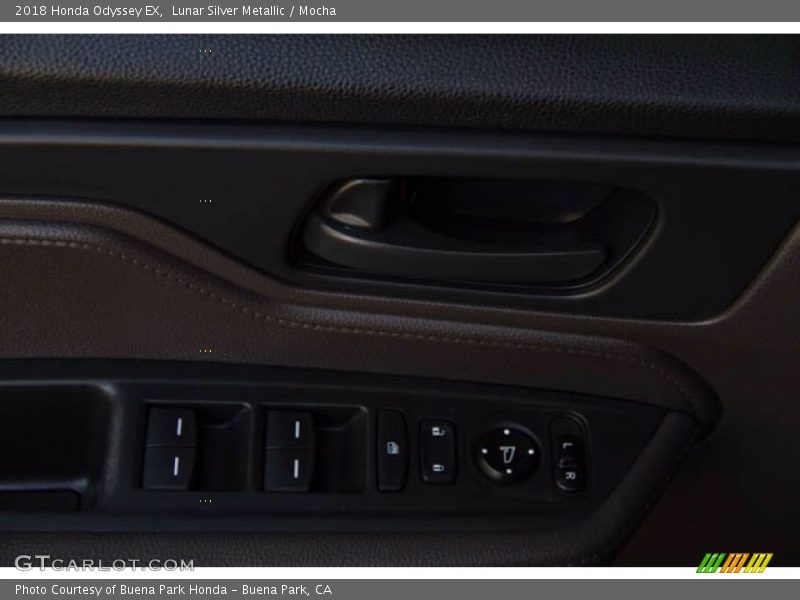 Lunar Silver Metallic / Mocha 2018 Honda Odyssey EX