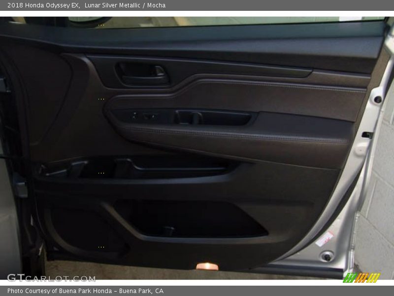 Lunar Silver Metallic / Mocha 2018 Honda Odyssey EX