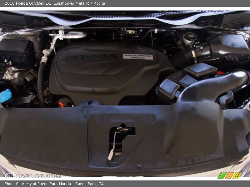 Lunar Silver Metallic / Mocha 2018 Honda Odyssey EX