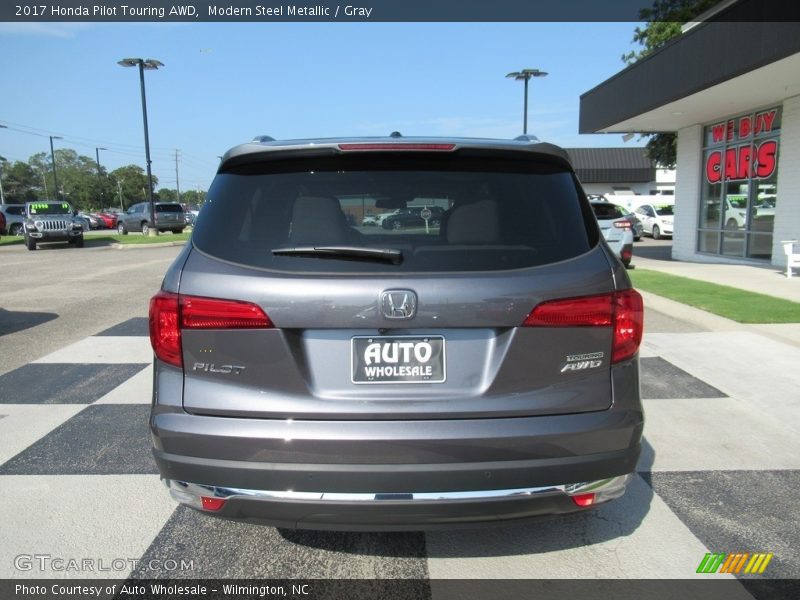 Modern Steel Metallic / Gray 2017 Honda Pilot Touring AWD