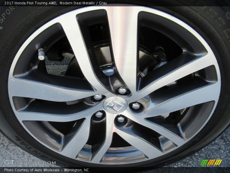 Modern Steel Metallic / Gray 2017 Honda Pilot Touring AWD