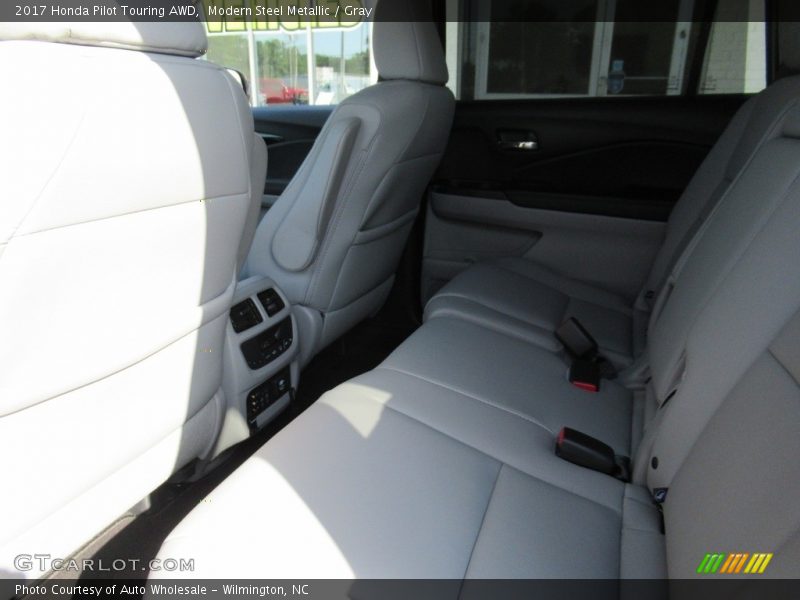 Modern Steel Metallic / Gray 2017 Honda Pilot Touring AWD