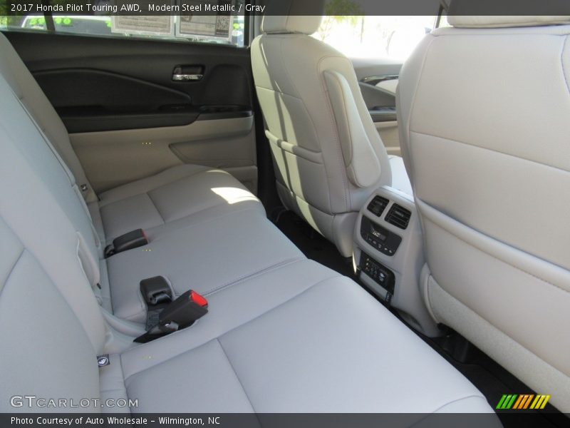 Modern Steel Metallic / Gray 2017 Honda Pilot Touring AWD