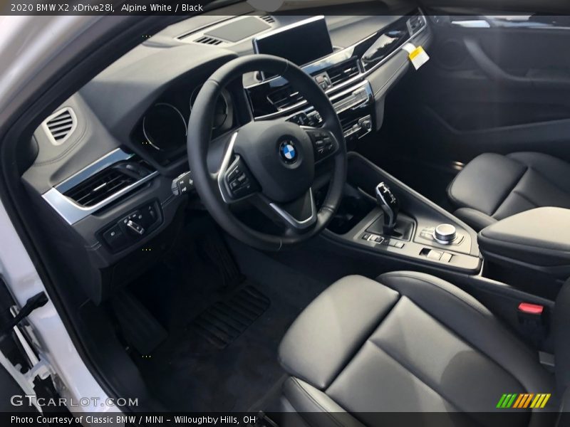 Alpine White / Black 2020 BMW X2 xDrive28i