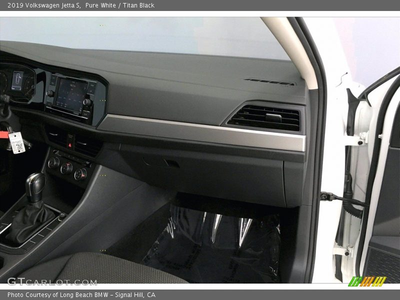 Pure White / Titan Black 2019 Volkswagen Jetta S