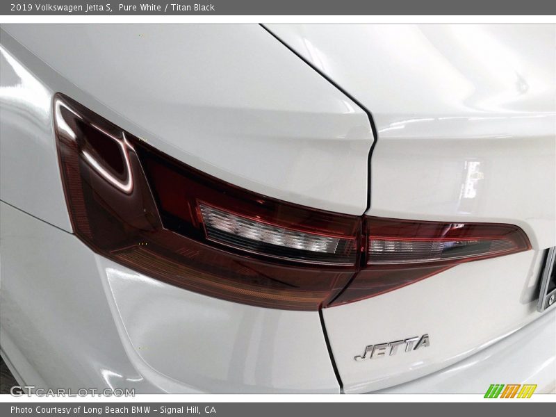 Pure White / Titan Black 2019 Volkswagen Jetta S
