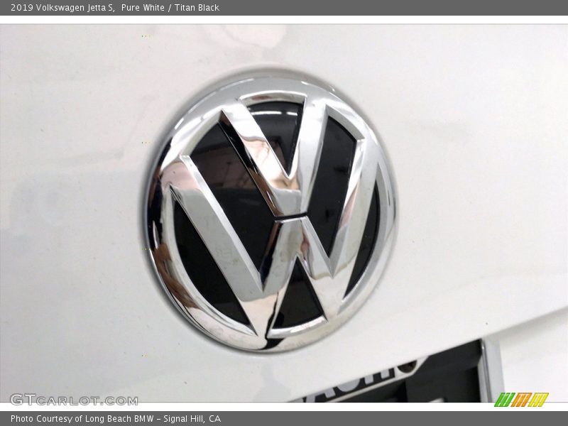 Pure White / Titan Black 2019 Volkswagen Jetta S