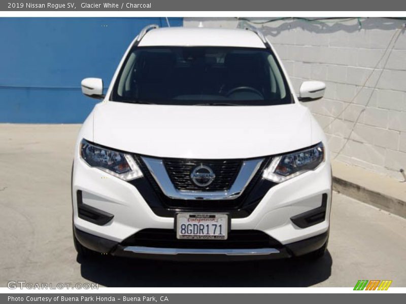 Glacier White / Charcoal 2019 Nissan Rogue SV