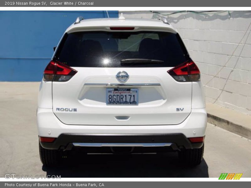 Glacier White / Charcoal 2019 Nissan Rogue SV