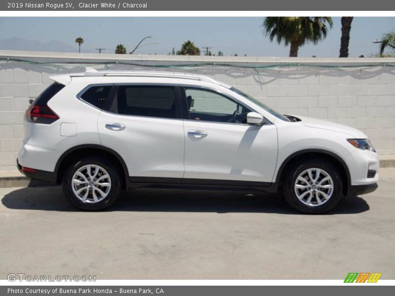 Glacier White / Charcoal 2019 Nissan Rogue SV
