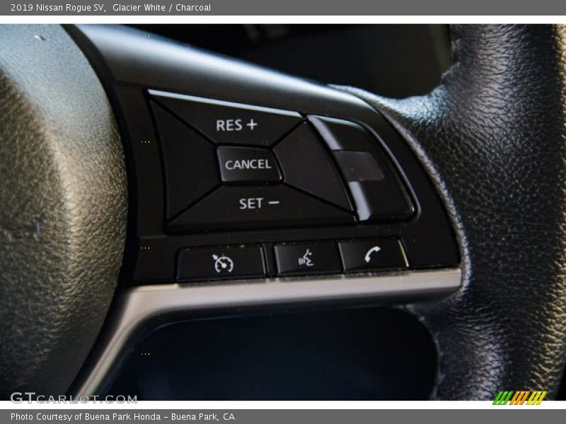 Glacier White / Charcoal 2019 Nissan Rogue SV