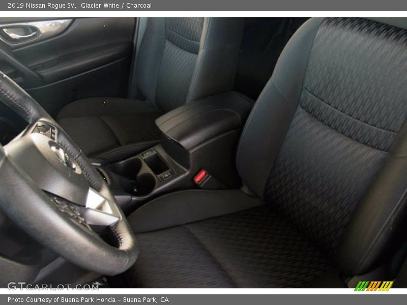 Glacier White / Charcoal 2019 Nissan Rogue SV