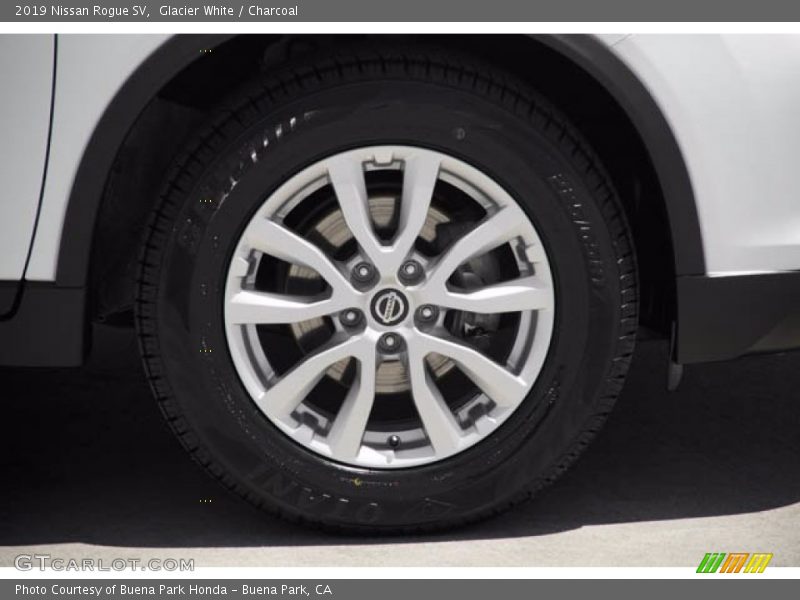 Glacier White / Charcoal 2019 Nissan Rogue SV