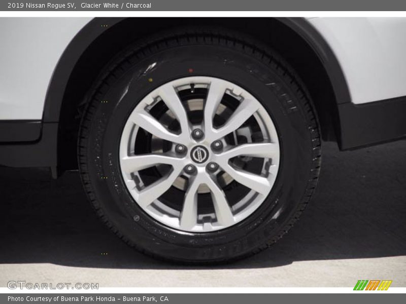 Glacier White / Charcoal 2019 Nissan Rogue SV