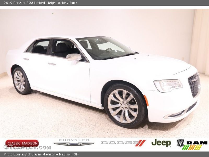 Bright White / Black 2019 Chrysler 300 Limited