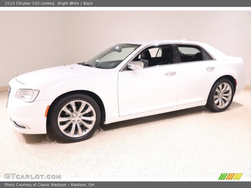 Bright White / Black 2019 Chrysler 300 Limited