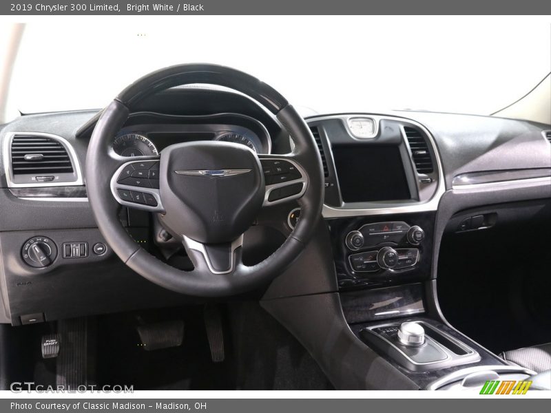 Bright White / Black 2019 Chrysler 300 Limited