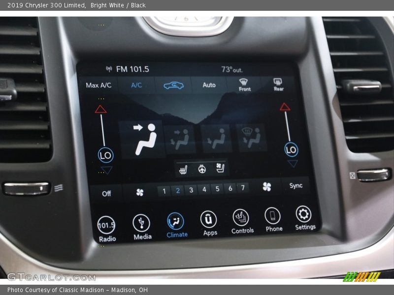 Bright White / Black 2019 Chrysler 300 Limited