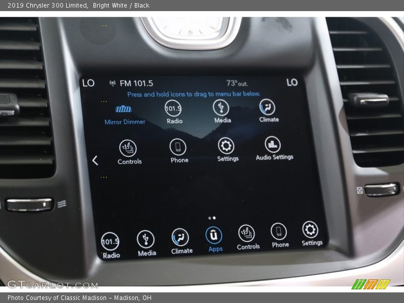 Bright White / Black 2019 Chrysler 300 Limited